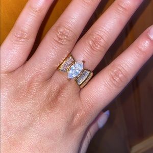 14KT GOLD DIAMOND RING
